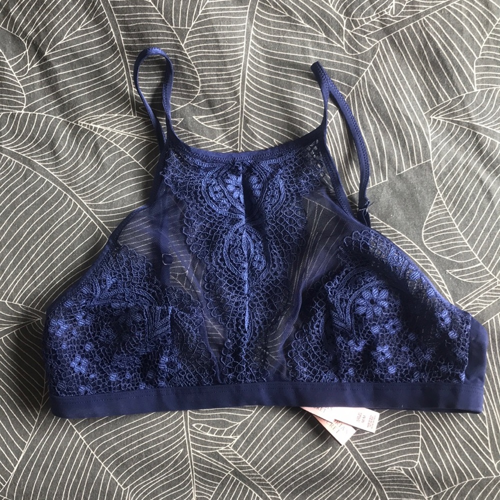 NWT Victoria’s Secret high neck lace bralette